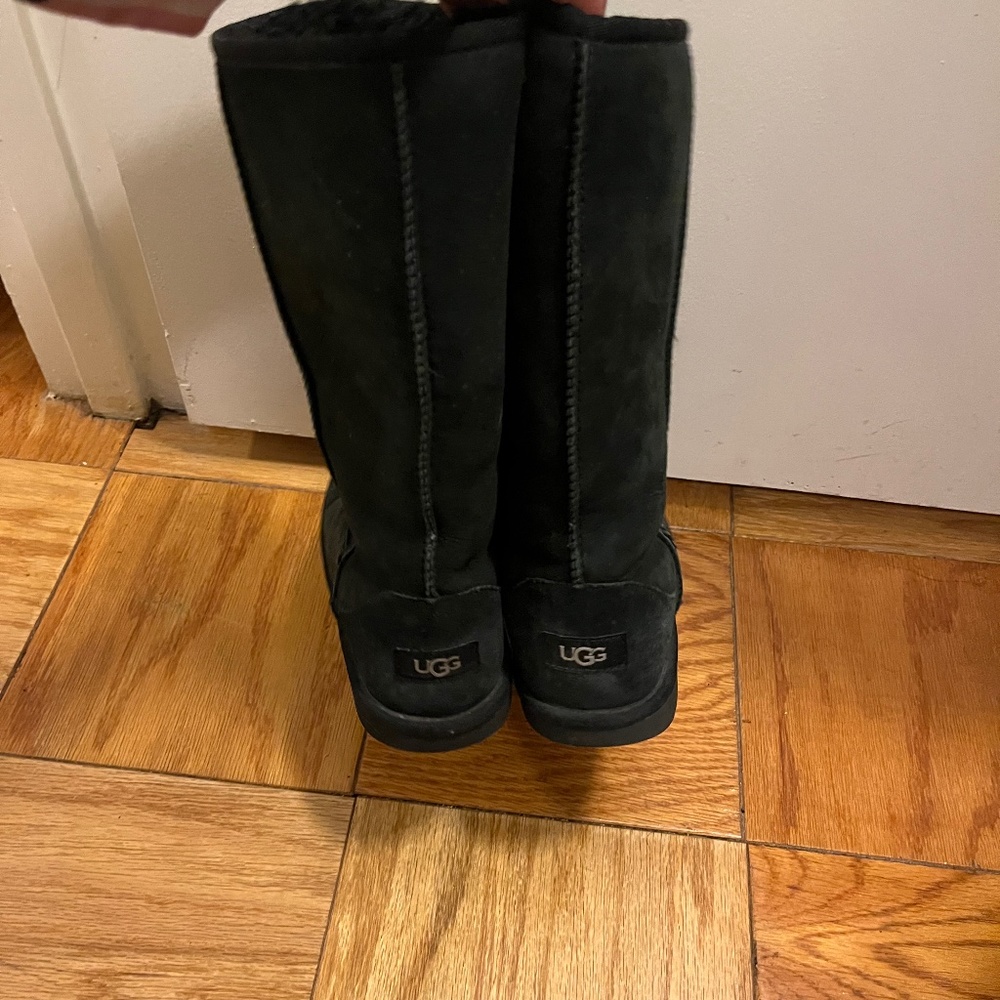 Black UGG’s